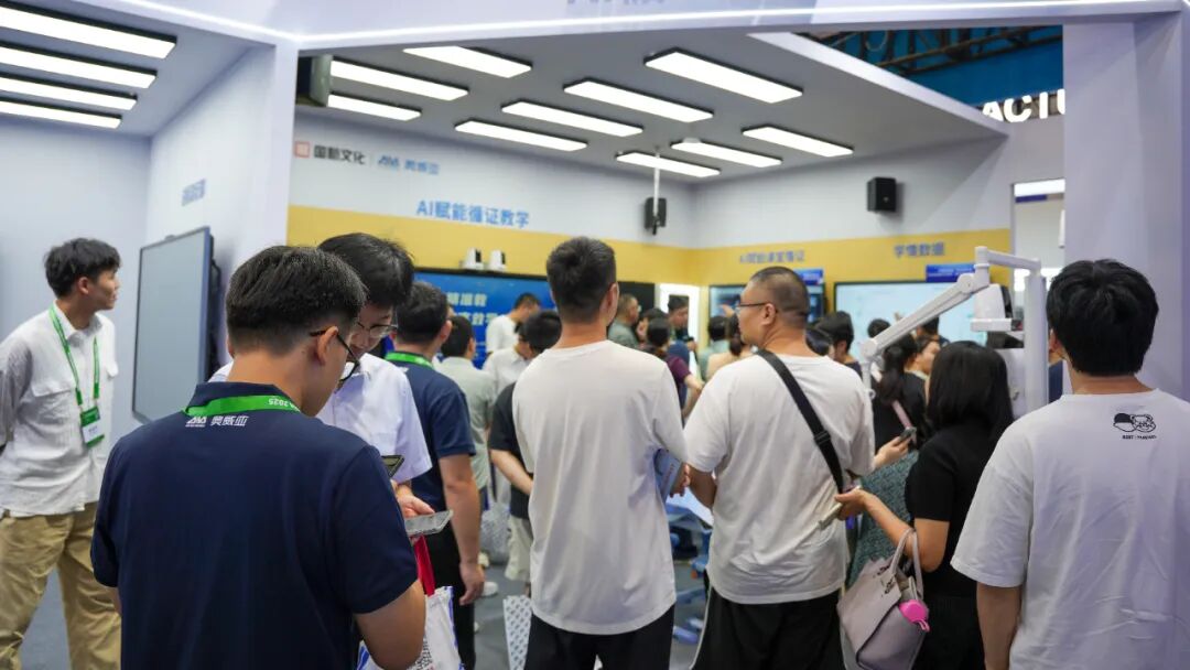 奧威亞AI+教育方案亞教展 “出圈”:人工智能助力教育引關注,國內外需求高漲.jpg 奧威亞AI+教育方案亞教展 “出圈”:人工智能助力教育引關注,國內外需求高漲.jpg